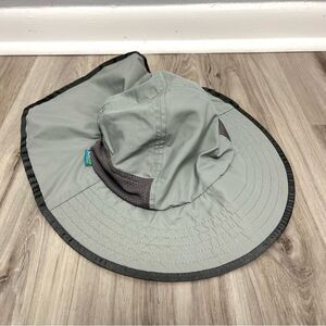 SunDay Afternoons Play Hat Grey Sun Hat with Neck Flap in Kids Size L / 5-12 yrs